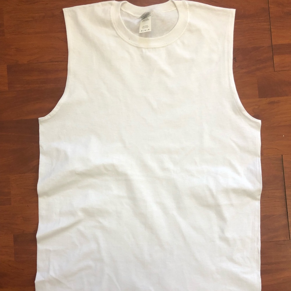 Sleeveless T-shirt white